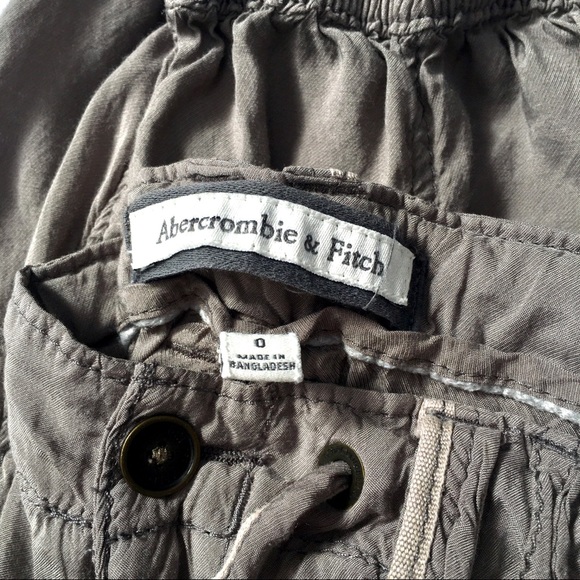 Abercrombie & Fitch Gray Crop Capri Cargo Pants - Picture 12 of 16